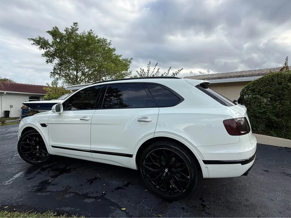 2017 Bentley Bentayga - Image 4 of 14