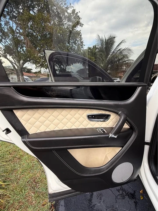 2017 Bentley Bentayga - Image 6 of 14