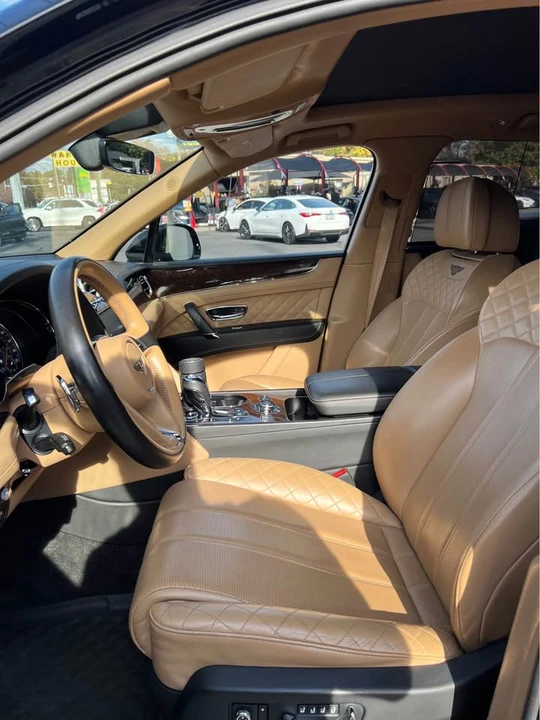 2017 Bentley Bentayga - Image 4 of 7