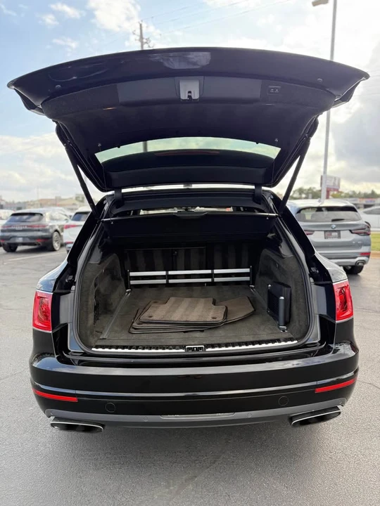 2017 Bentley Bentayga - Image 4 of 13