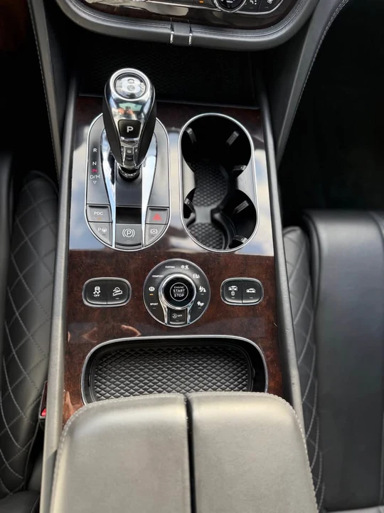 2017 Bentley Bentayga - Image 11 of 13