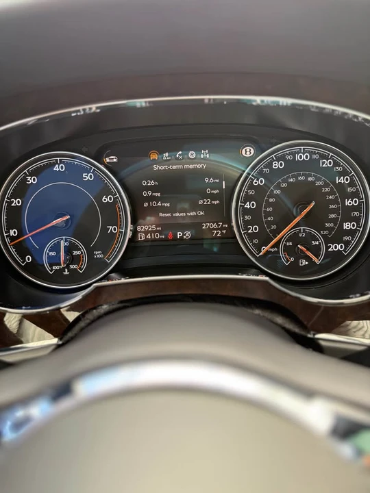 2017 Bentley Bentayga - Image 8 of 13