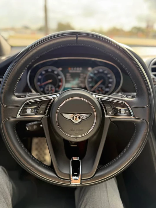 2017 Bentley Bentayga - Image 9 of 13
