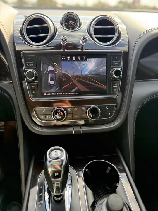 2017 Bentley Bentayga - Image 10 of 13