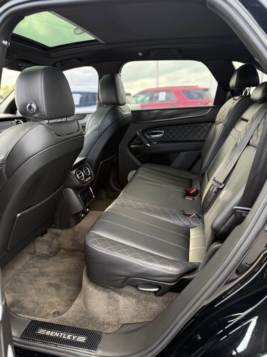 2017 Bentley Bentayga - Image 7 of 13