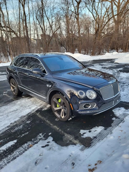2017 Bentley Bentayga - Image 4 of 8