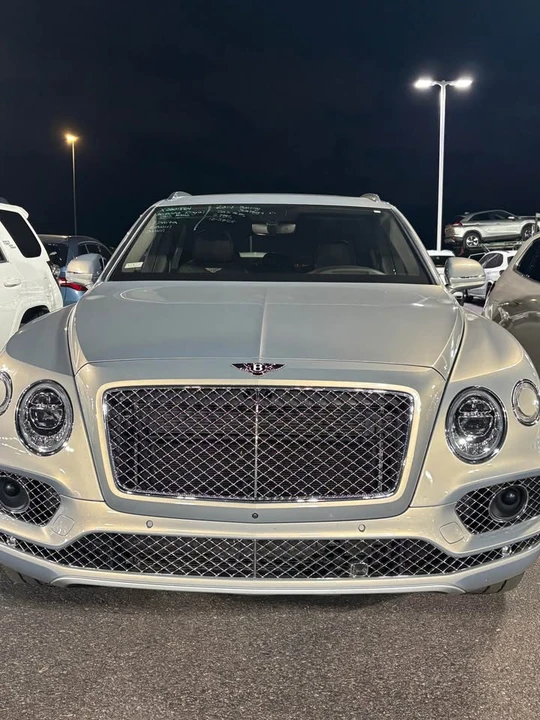2017 Bentley Bentayga - Image 2 of 6