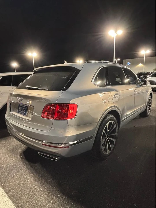 2017 Bentley Bentayga - Image 5 of 6