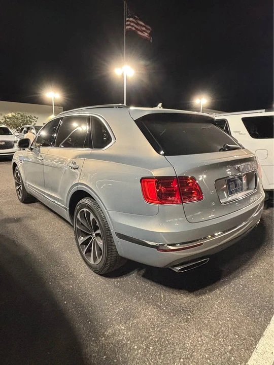 2017 Bentley Bentayga - Image 6 of 6