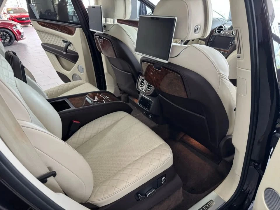 2017 Bentley Bentayga - Image 12 of 15