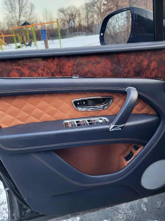 2017 Bentley Bentayga - Image 5 of 6
