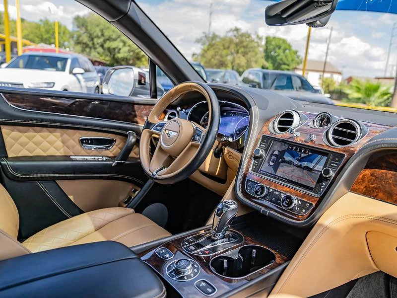 2017 Bentley Bentayga - Image 8 of 11