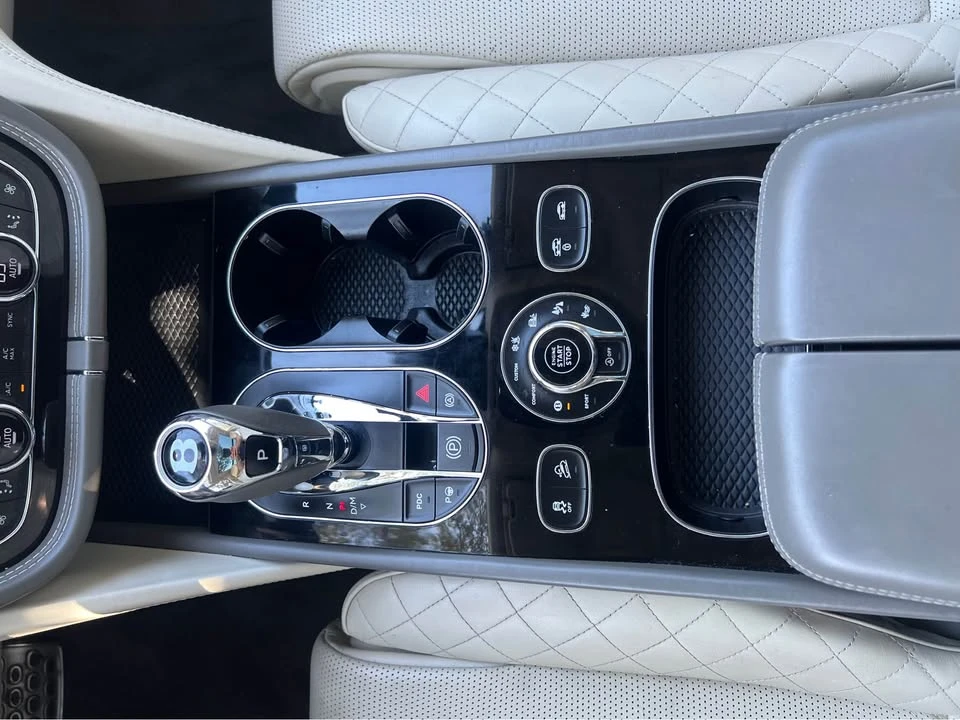 2017 Bentley Bentayga - Image 18 of 21