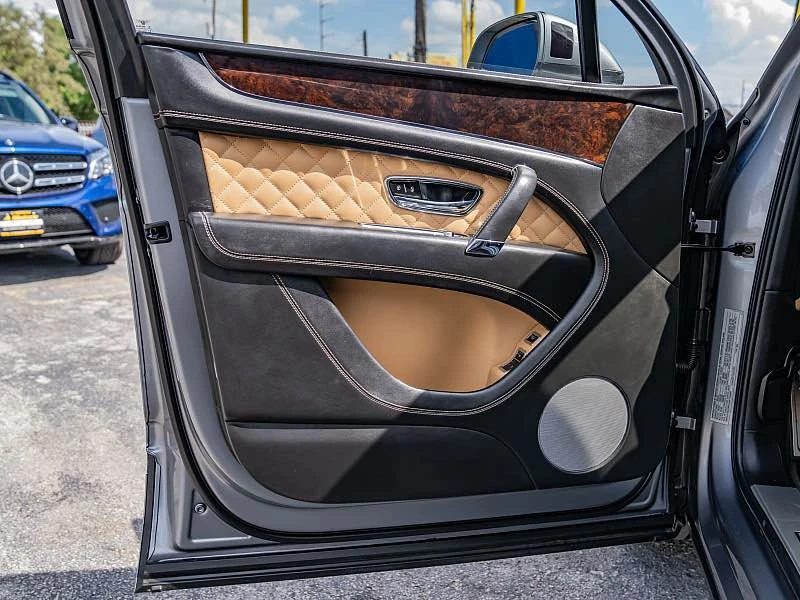 2017 Bentley Bentayga - Image 2 of 11