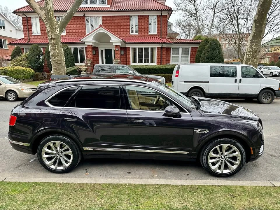 2017 Bentley Bentayga - Image 5 of 10