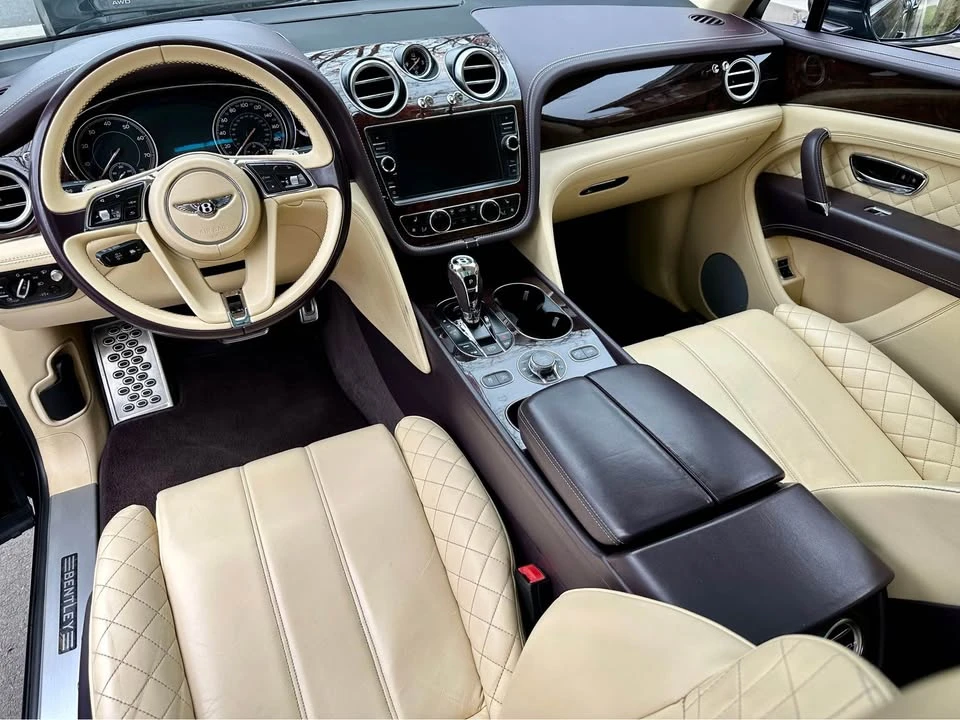 2017 Bentley Bentayga - Image 8 of 10