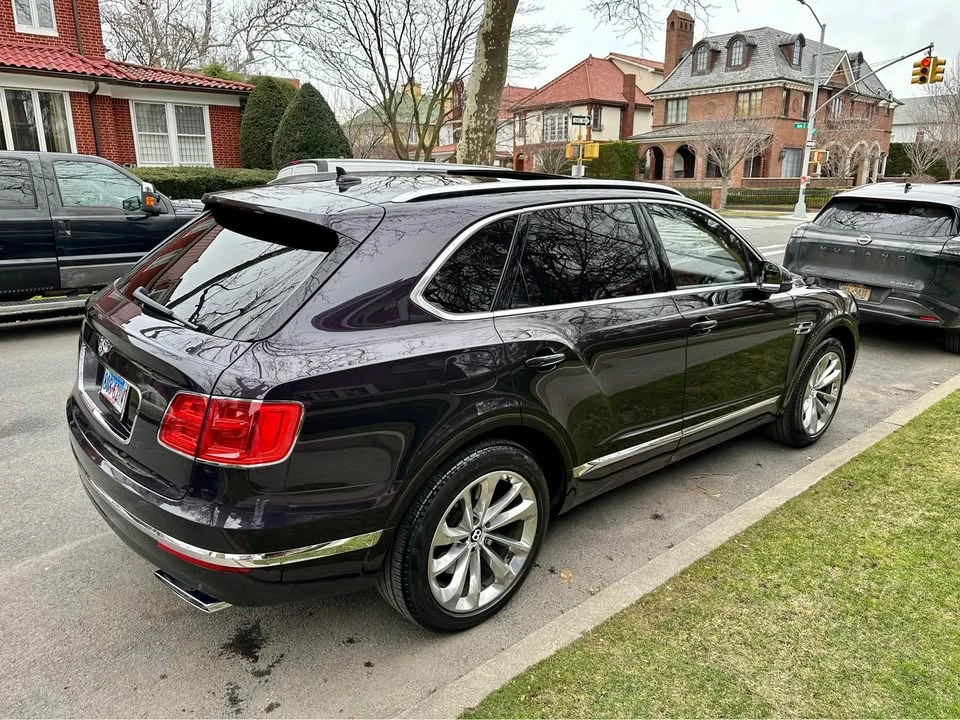 2017 Bentley Bentayga - Image 5 of 9