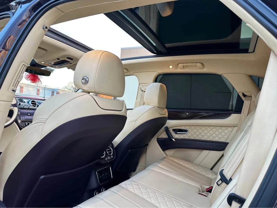 2017 Bentley Bentayga - Image 8 of 10