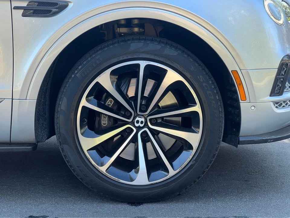 2017 Bentley Bentayga - Image 9 of 21