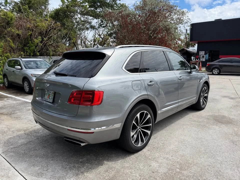 2017 Bentley Bentayga - Image 2 of 8
