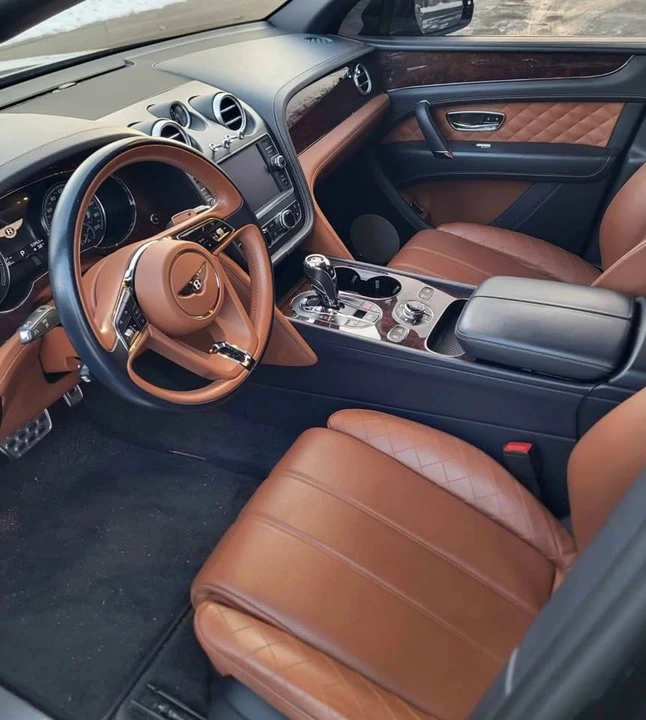 2017 Bentley Bentayga - Image 5 of 5