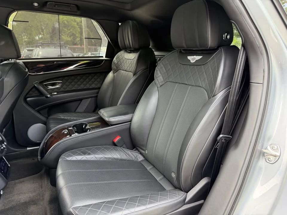 2017 Bentley Bentayga - Image 8 of 8