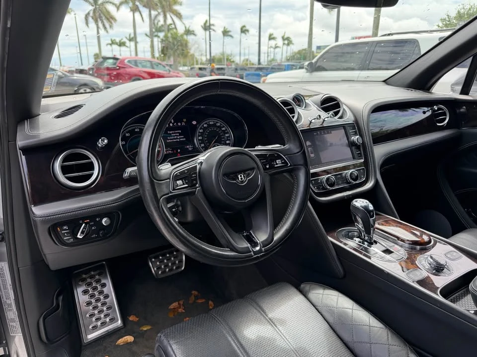 2017 Bentley Bentayga - Image 5 of 8
