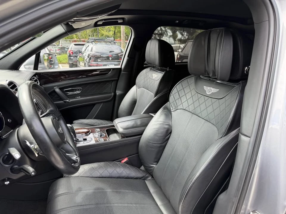 2017 Bentley Bentayga - Image 6 of 8