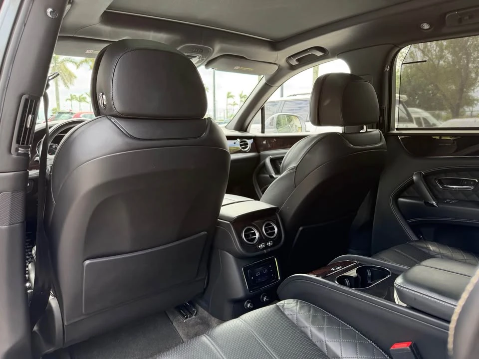 2017 Bentley Bentayga - Image 7 of 8