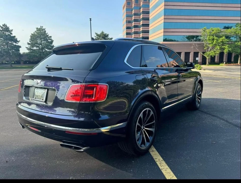 2017 Bentley Bentayga - Image 4 of 10