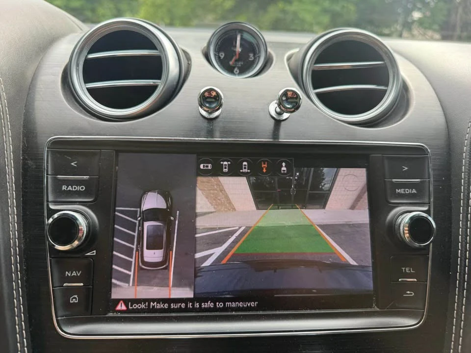 2017 Bentley Bentayga - Image 13 of 17