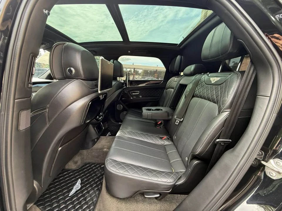 2017 Bentley Bentayga - Image 7 of 17