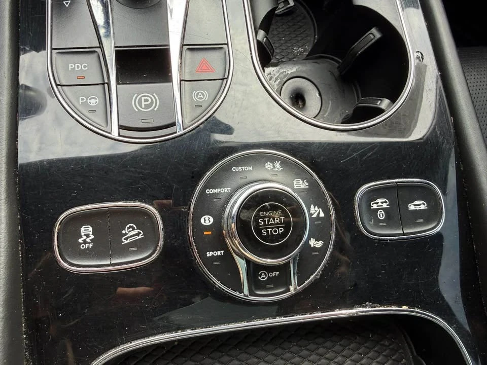 2017 Bentley Bentayga - Image 15 of 17