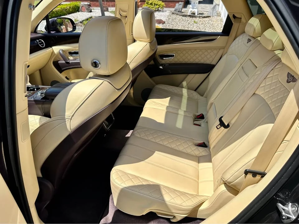 2017 Bentley Bentayga - Image 9 of 10