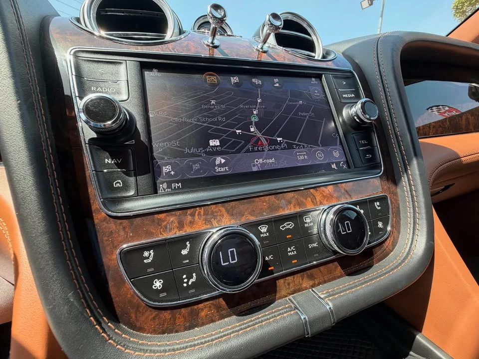 2017 Bentley Bentayga - Image 18 of 20
