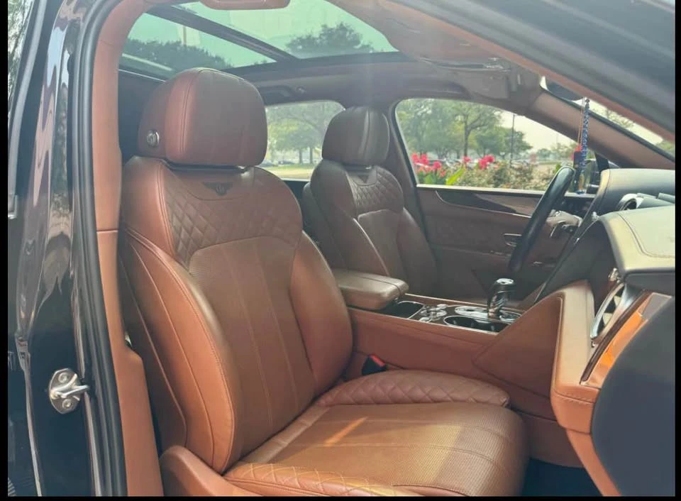 2017 Bentley Bentayga - Image 10 of 15