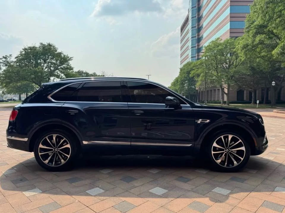 2017 Bentley Bentayga - Image 8 of 15