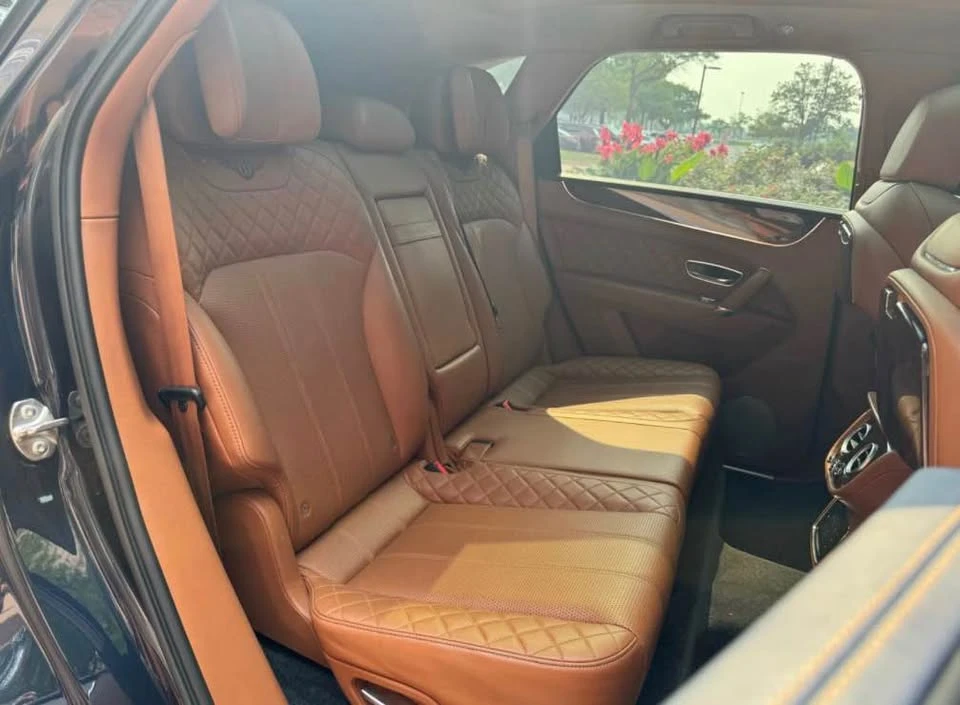 2017 Bentley Bentayga - Image 14 of 15