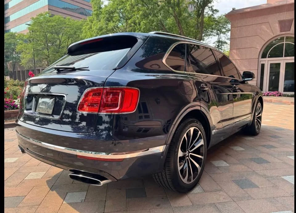 2017 Bentley Bentayga - Image 7 of 15
