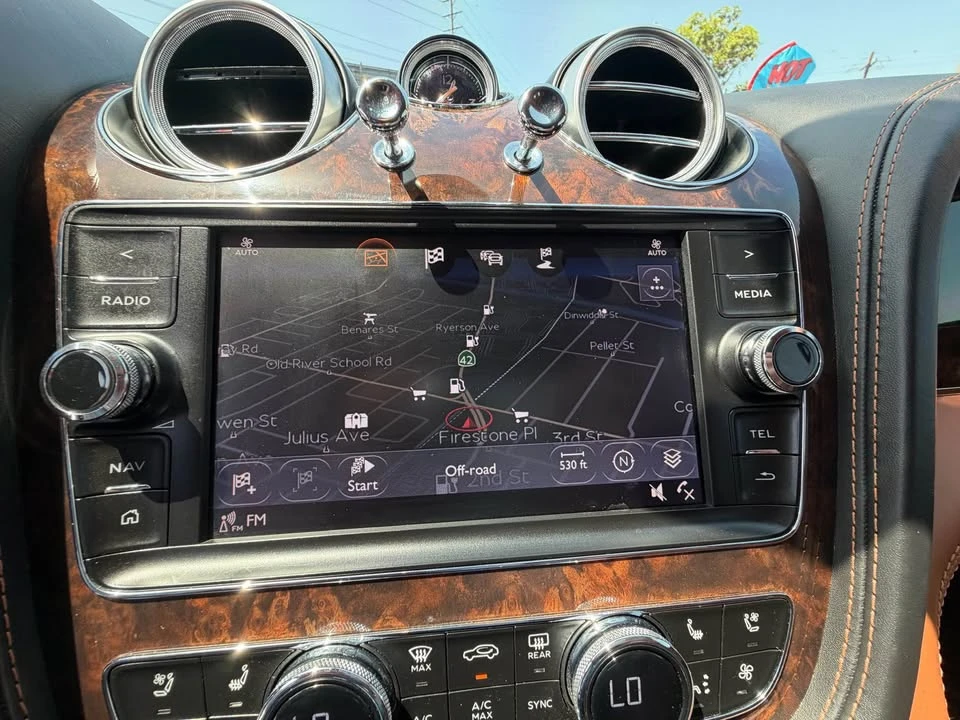 2017 Bentley Bentayga - Image 13 of 20