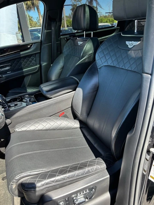 2017 Bentley Bentayga - Image 7 of 14