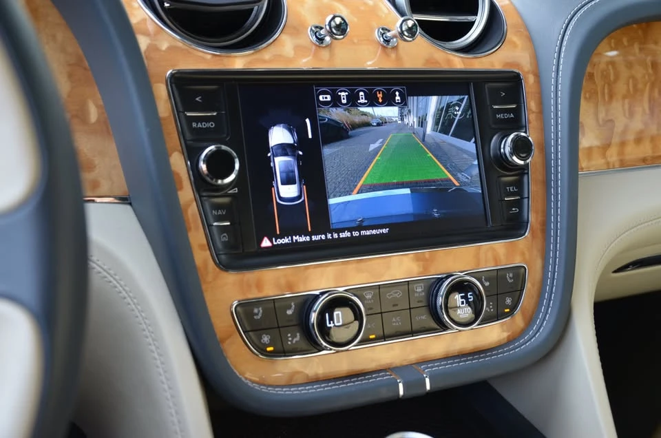 2017 Bentley Bentayga - Image 18 of 20