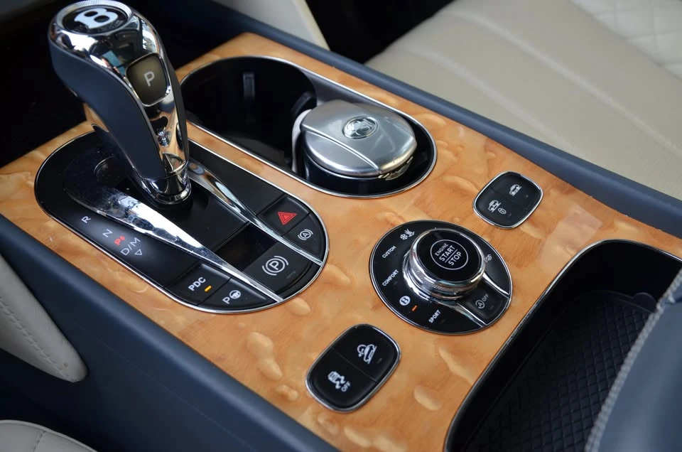 2017 Bentley Bentayga - Image 19 of 20