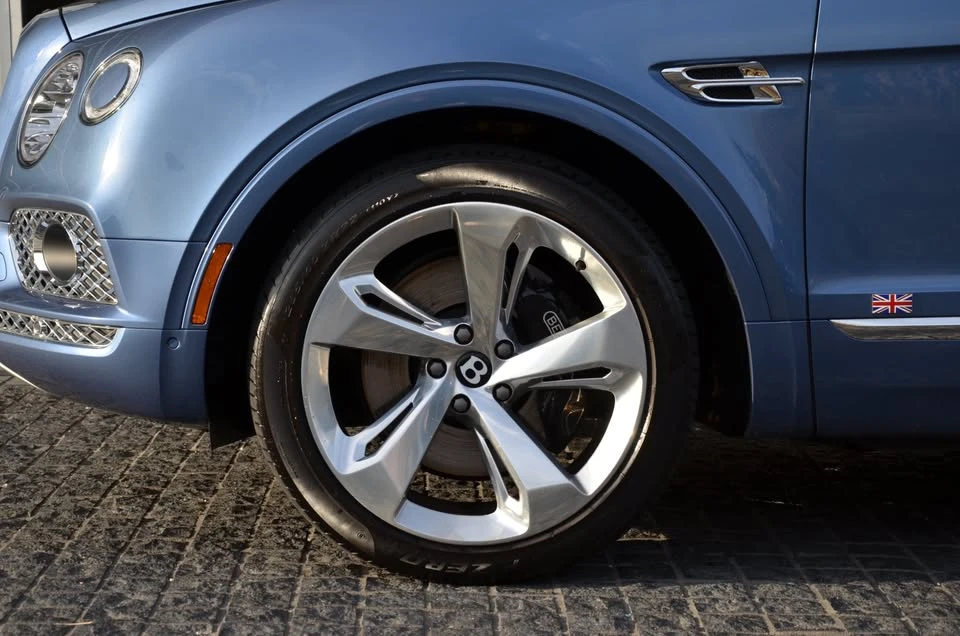 2017 Bentley Bentayga - Image 5 of 20