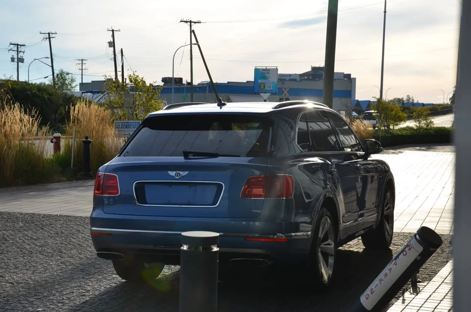 2017 Bentley Bentayga - Image 9 of 20
