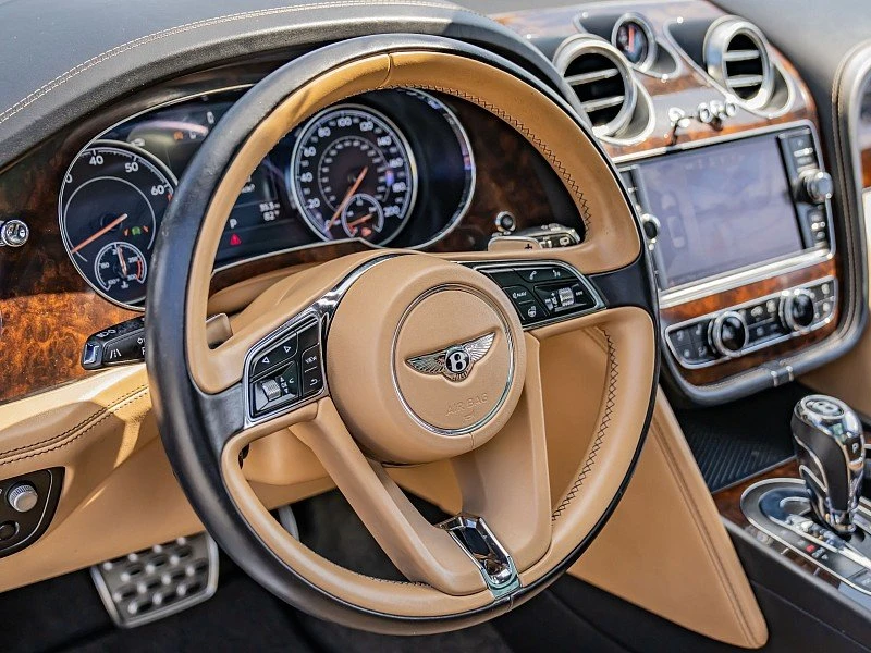 2017 Bentley Bentayga - Image 5 of 6