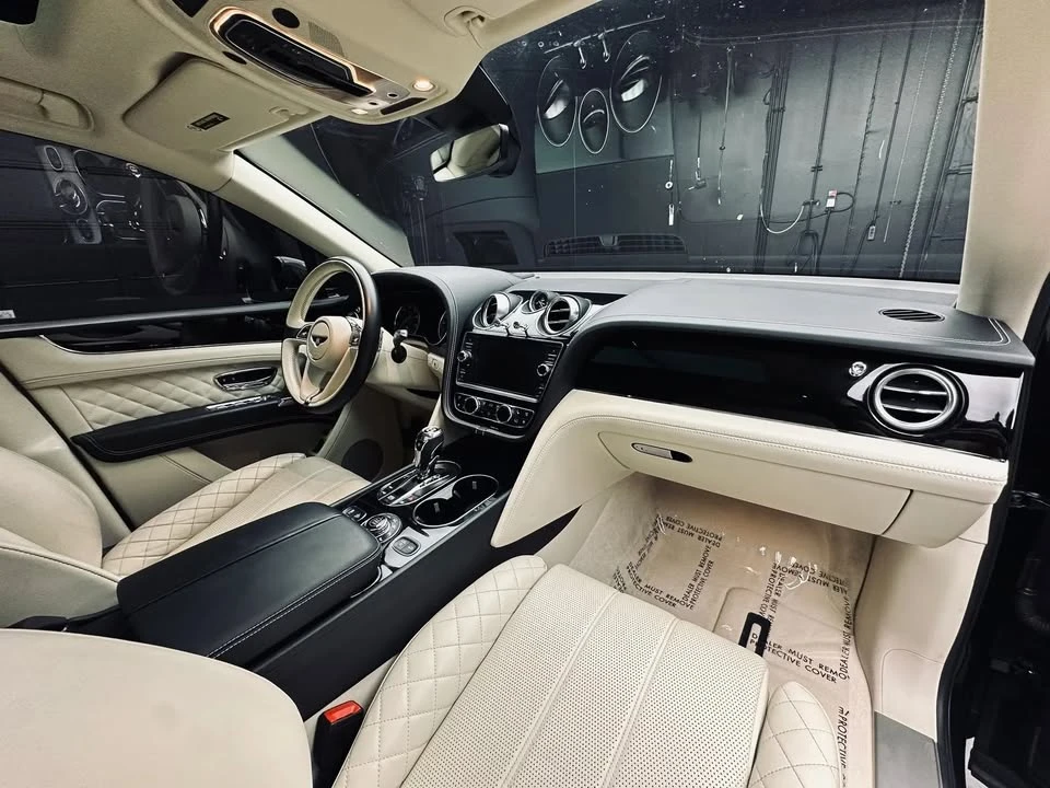 2017 Bentley Bentayga - Image 12 of 17