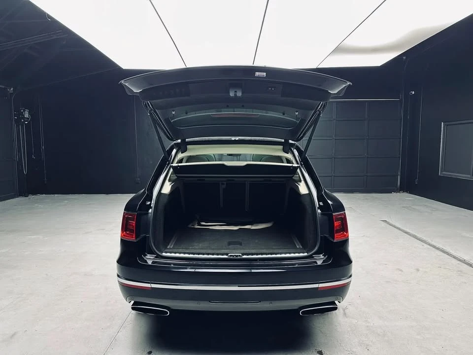 2017 Bentley Bentayga - Image 16 of 17