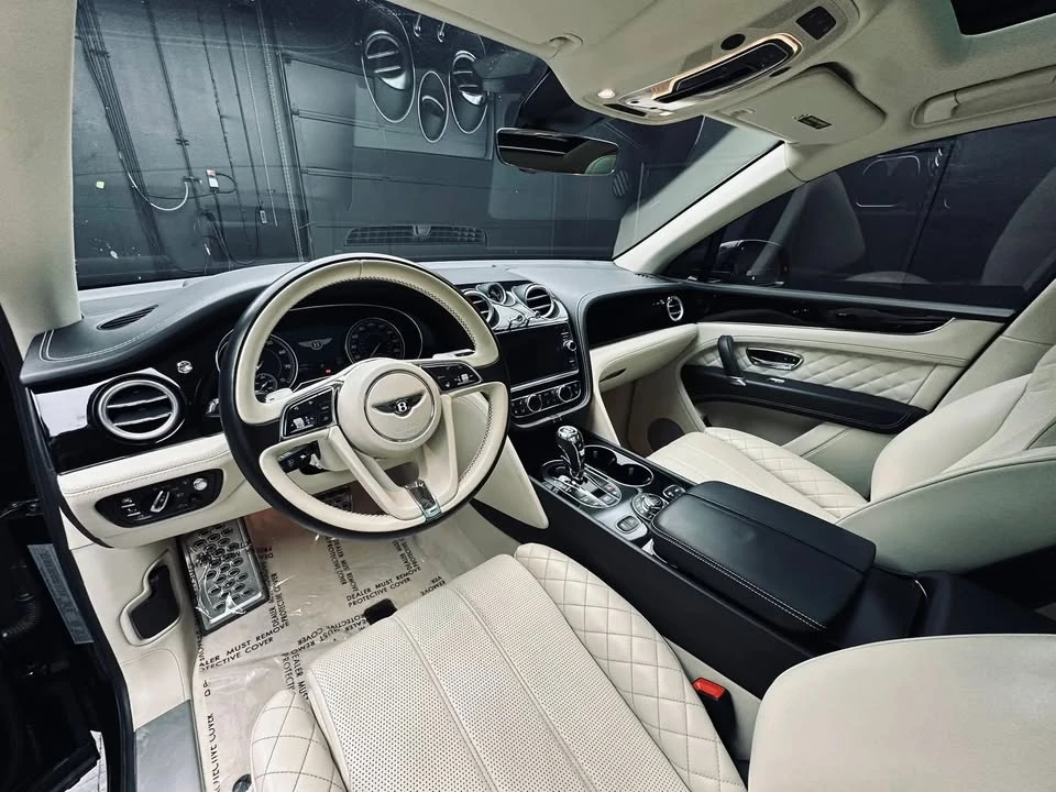 2017 Bentley Bentayga - Image 11 of 17