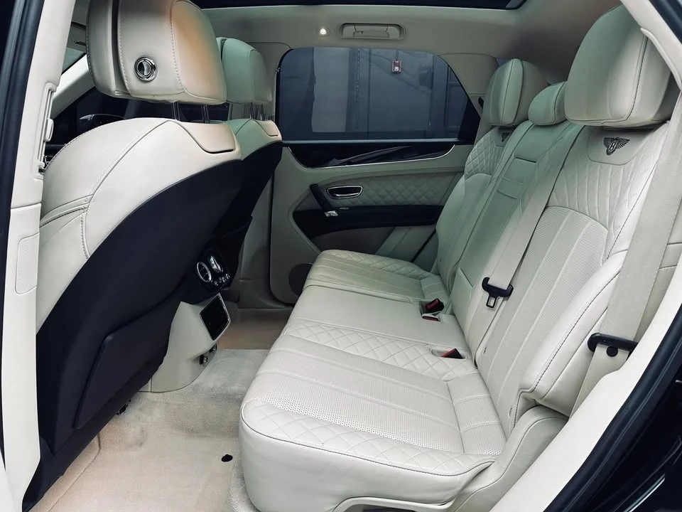 2017 Bentley Bentayga - Image 14 of 17